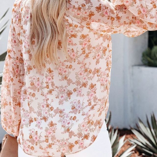Leichte Bluse mit Blumenmuster und Trompetenärmeln - Arabella