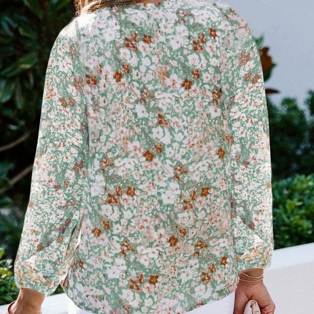 Leichte Bluse mit Blumenmuster und Trompetenärmeln - Arabella